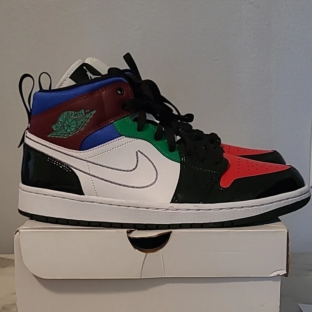Air Jordan 1 Mid SE Wmns Size 11 Nike Athletic Basketball Sneakers Shoes